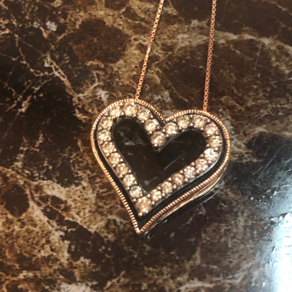 Gold diamond heart-shaped necklace
